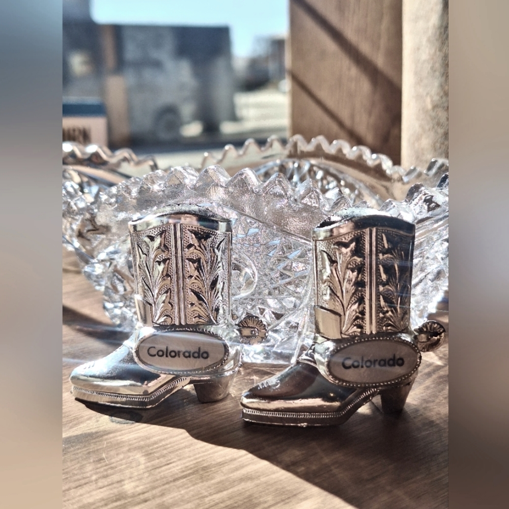 👢 1960's Cowboy Boot salt and pepper shaker set